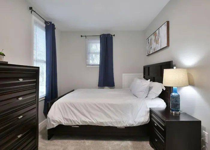 Modern 4br Home. King Bed. Fenced Yard. Sleeps 10. Near Osu And Downtown Columbus