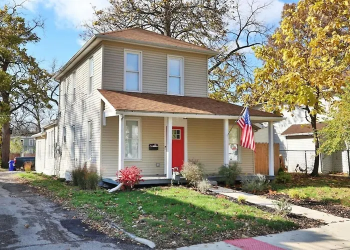 Modern 4br Home. King Bed. Fenced Yard. Sleeps 10. Near Osu And Downtown * Columbus