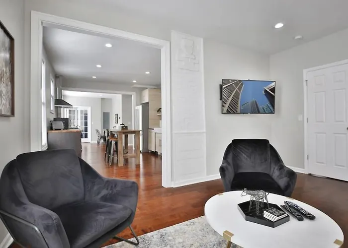 Сasa de vacaciones Modern 4br Home. King Bed. Fenced Yard. Sleeps 10. Near Osu And Downtown Columbus