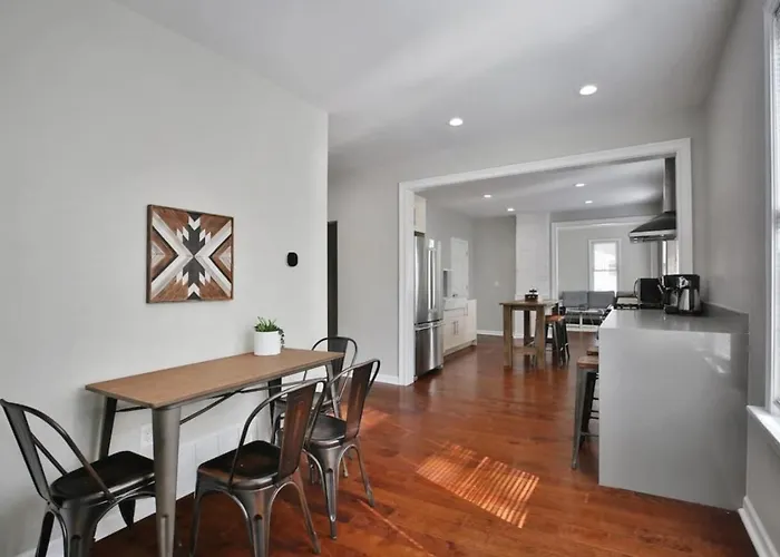 Сasa de vacaciones Modern 4br Home. King Bed. Fenced Yard. Sleeps 10. Near Osu And Downtown