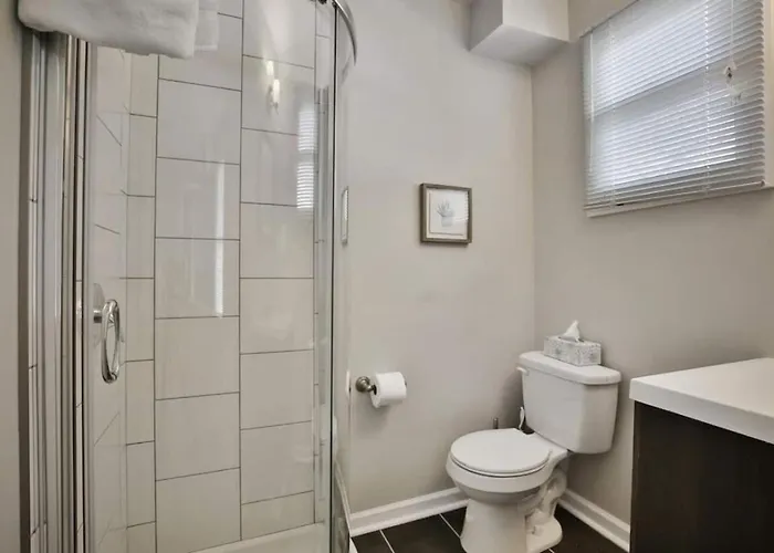 Modern 4br Home. King Bed. Fenced Yard. Sleeps 10. Near Osu And Downtown Columbus