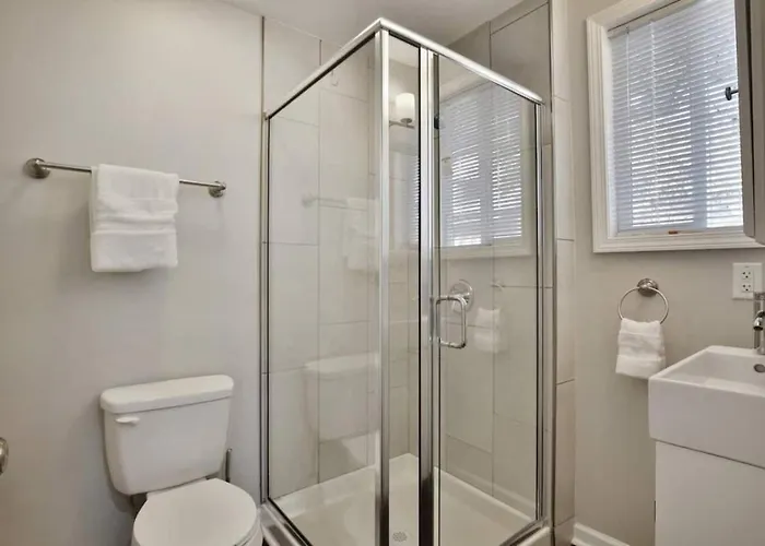 Сasa de vacaciones Modern 4br Home. King Bed. Fenced Yard. Sleeps 10. Near Osu And Downtown *