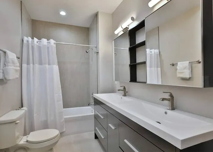 Сasa de vacaciones Modern 4br Home. King Bed. Fenced Yard. Sleeps 10. Near Osu And Downtown Columbus