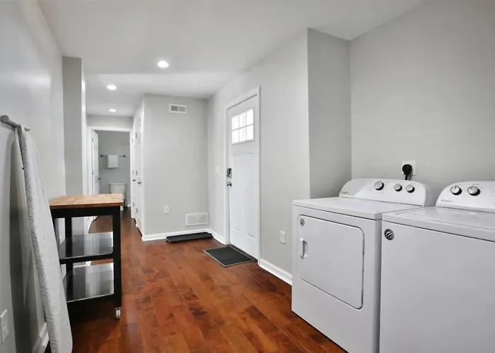 Сasa de vacaciones Modern 4br Home. King Bed. Fenced Yard. Sleeps 10. Near Osu And Downtown