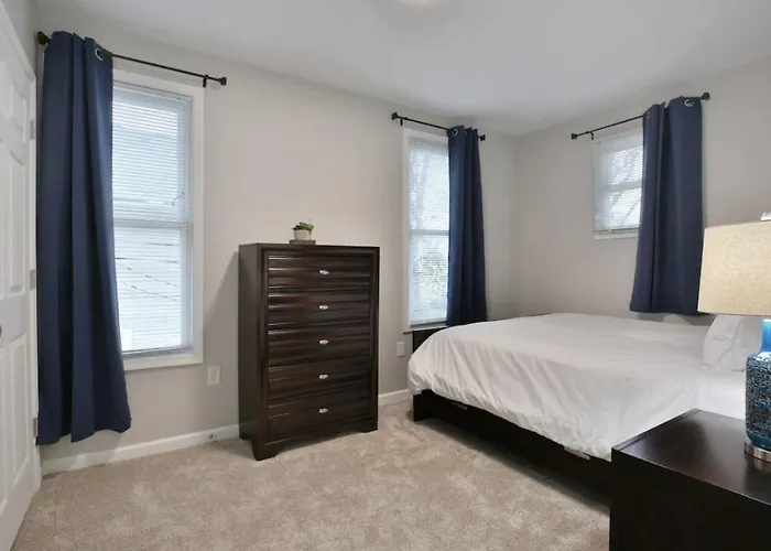 Modern 4br Home. King Bed. Fenced Yard. Sleeps 10. Near Osu And Downtown * Columbus