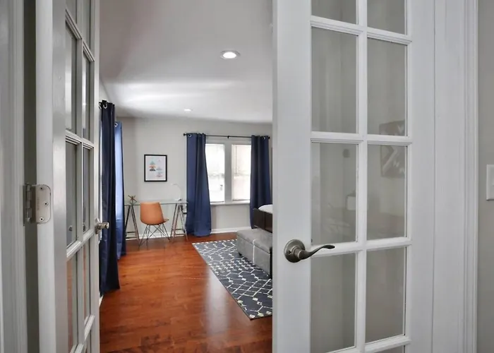 Modern 4br Home. King Bed. Fenced Yard. Sleeps 10. Near Osu And Downtown Columbus