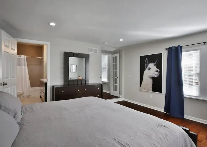 Сasa de vacaciones Modern 4br Home. King Bed. Fenced Yard. Sleeps 10. Near Osu And Downtown *